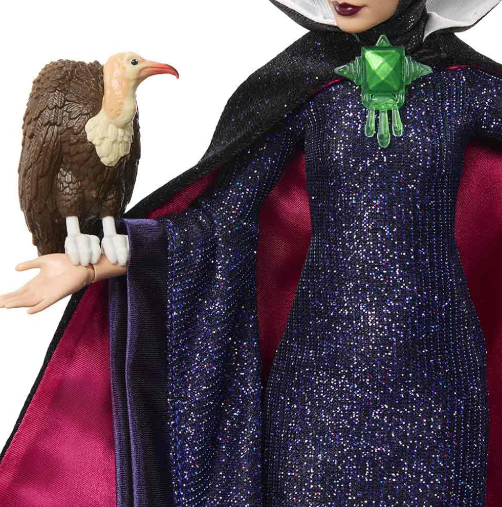 DISNEY COLLECTOR SNOW WHITE EVIL QUEEN
