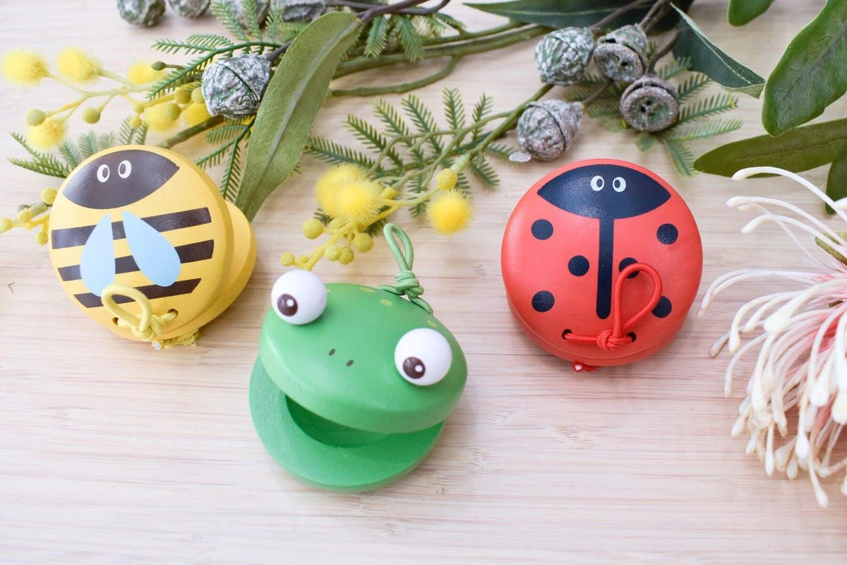 WOODEN CASTANET SPRING INSECTS