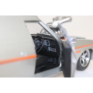 D/C 1:24 SILVER HOLDEN HZ PANEL VAN