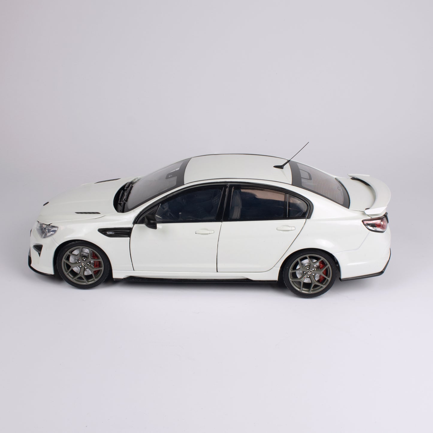 1:18 HSV GEN F2 GTSR 2017 HERON WHITE