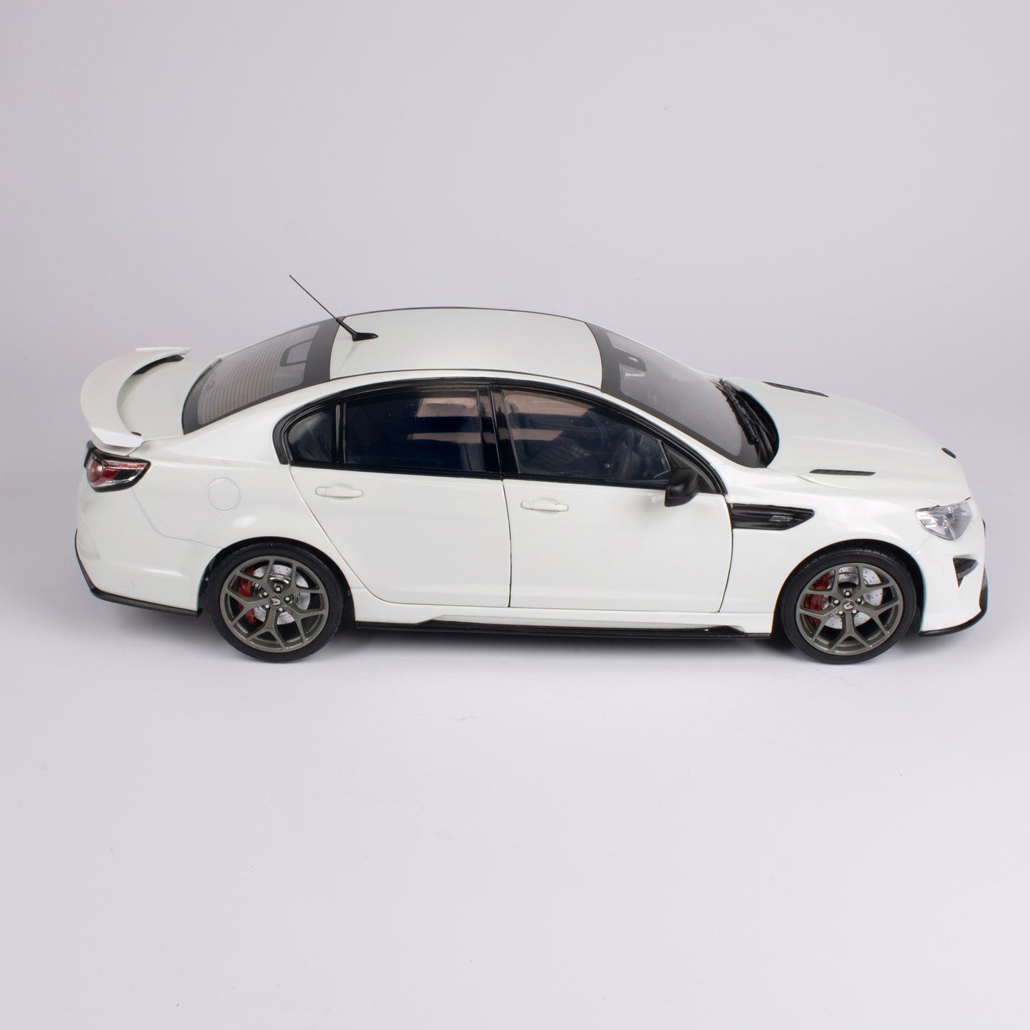 1:18 HSV GEN F2 GTSR 2017 HERON WHITE