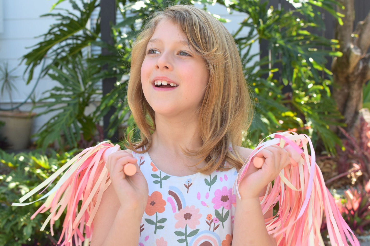 WOODEN CHEER POM POMS AST
