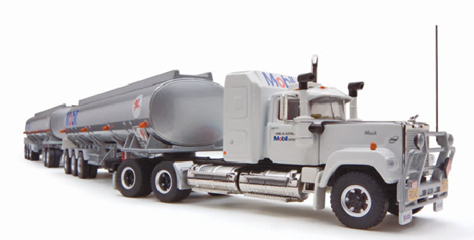 1:64 Highway Tanker Road Train Mobil