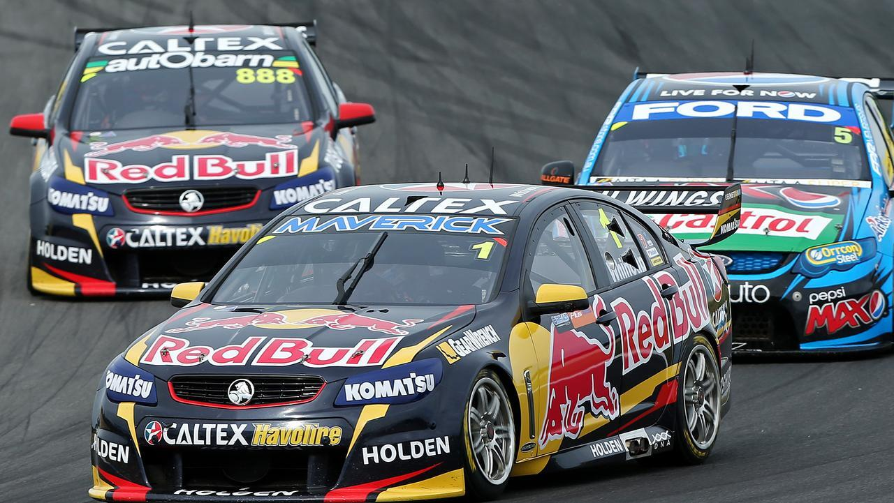 1:18 HOLDEN VF RED BULL #1 WHINCUP 2014