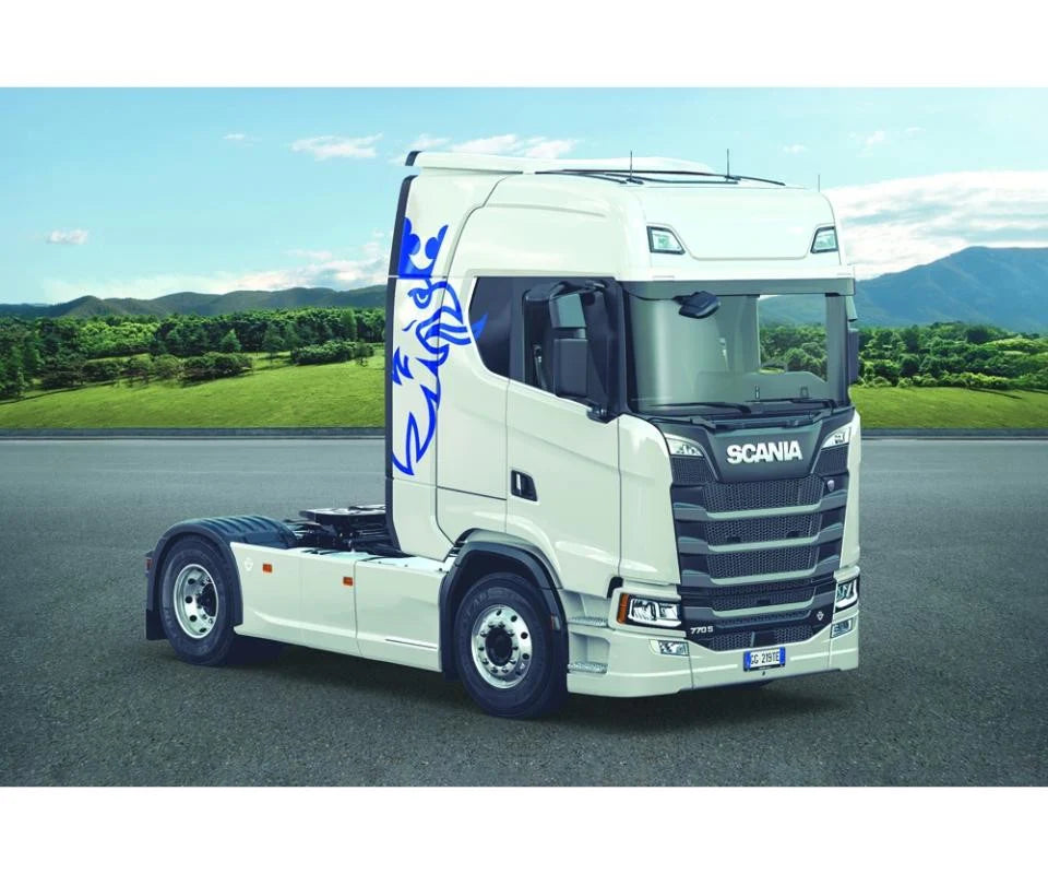 ITALERI 1:24 SCANIA 77 S V8 WHITE CAB