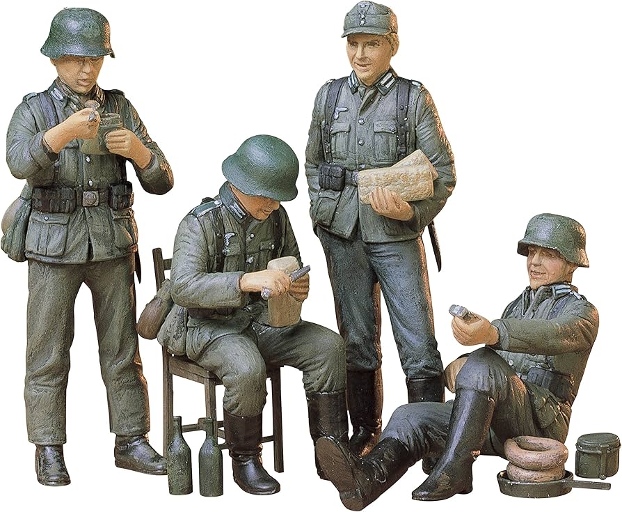 TAMIYA 1/35 GERMAN SOLDIERS AT REST