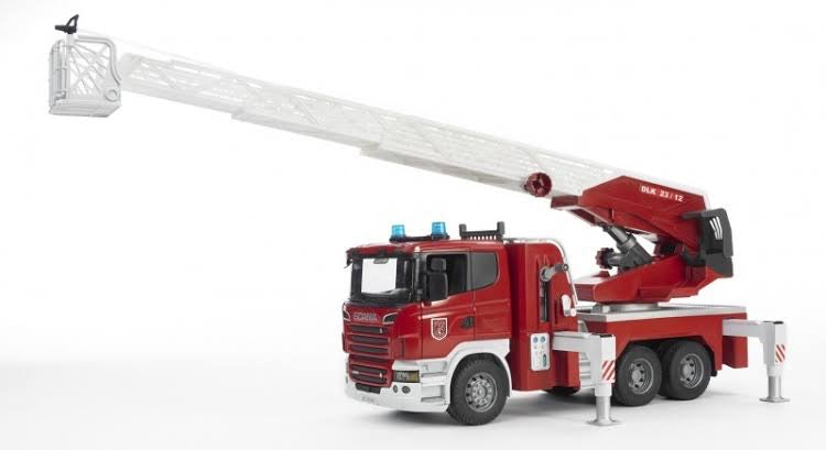 BRUDER 1:16 FIRE ENGINE W/PUMP & LIGHT