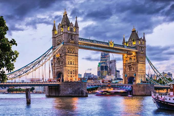 PUZZLE 3000PC LOOKING GOOD LONDON
