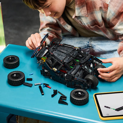 LEGO 42239 TECHNIC BATMAN TUMBLER