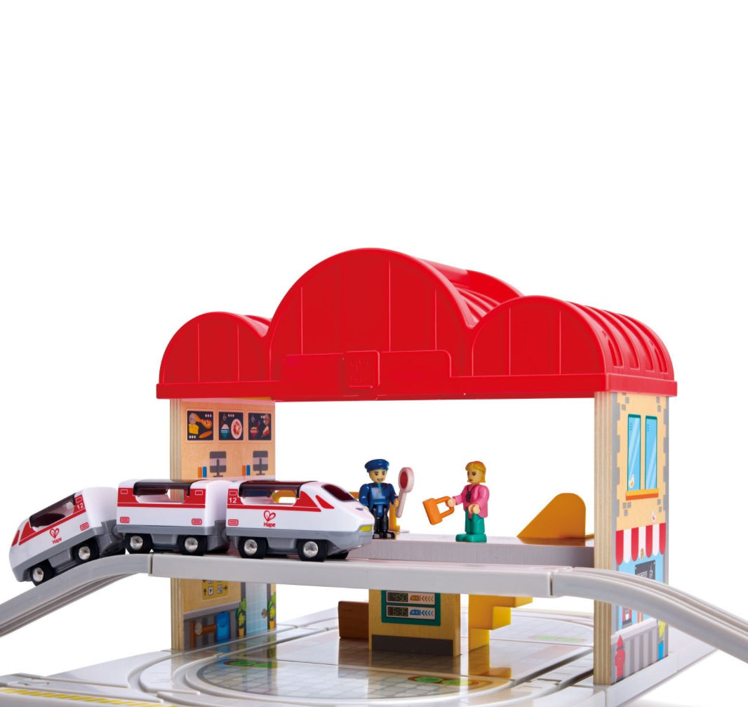 HAPE RAILWAY PORTABLE TRAIN STATION SET