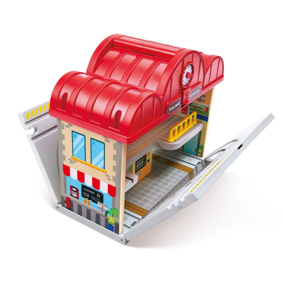 HAPE RAILWAY PORTABLE TRAIN STATION SET