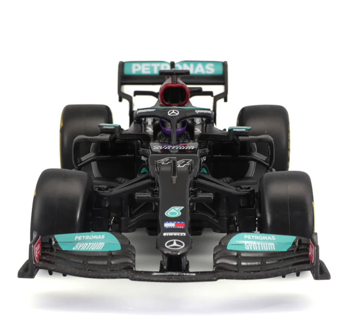 MAISTO R/C 1:24 F1 MERCEDES PETRONAS