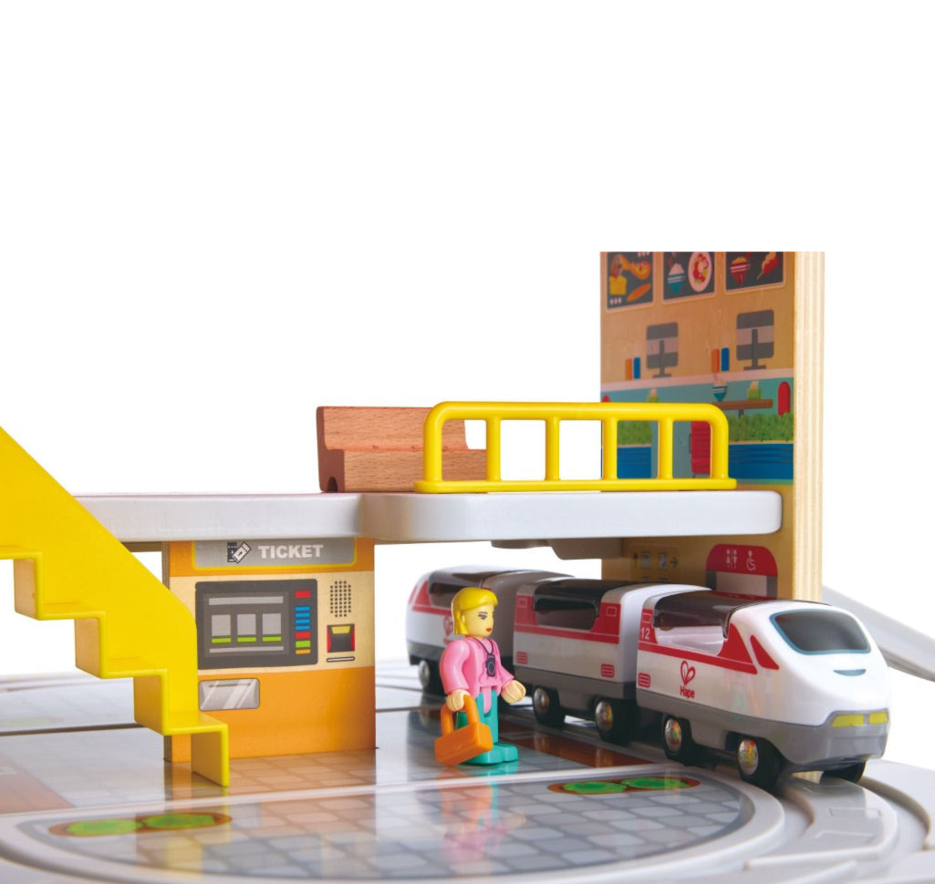 HAPE RAILWAY PORTABLE TRAIN STATION SET