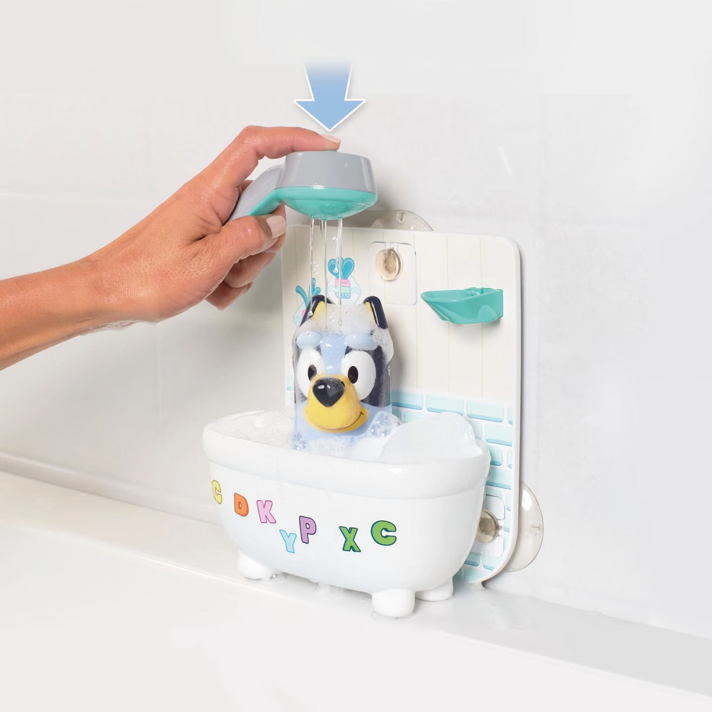 TOMY SHOWER & SCRUB BLUEY