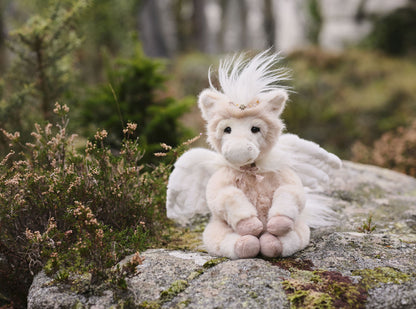 CHARLIE SIGNATURE BEAR PEGASUS