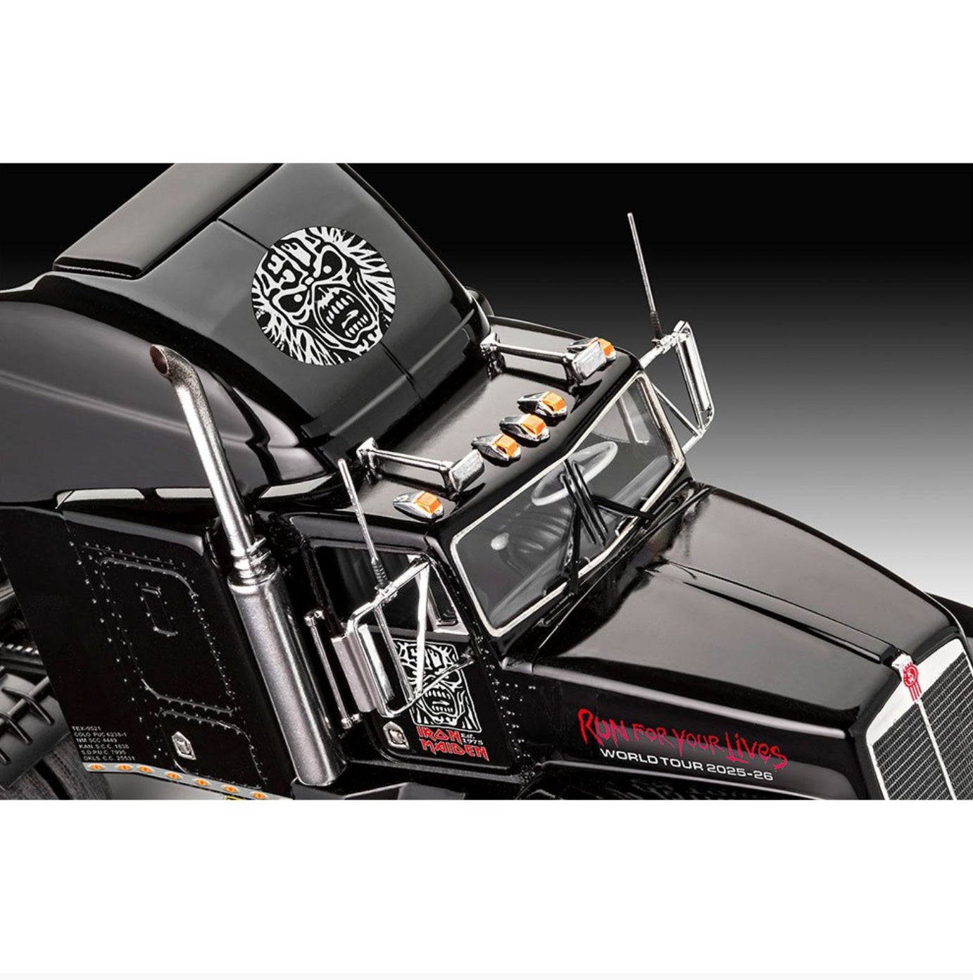REVELL 1:32 TOUR TRUCK IRON MAIDEN 50TH