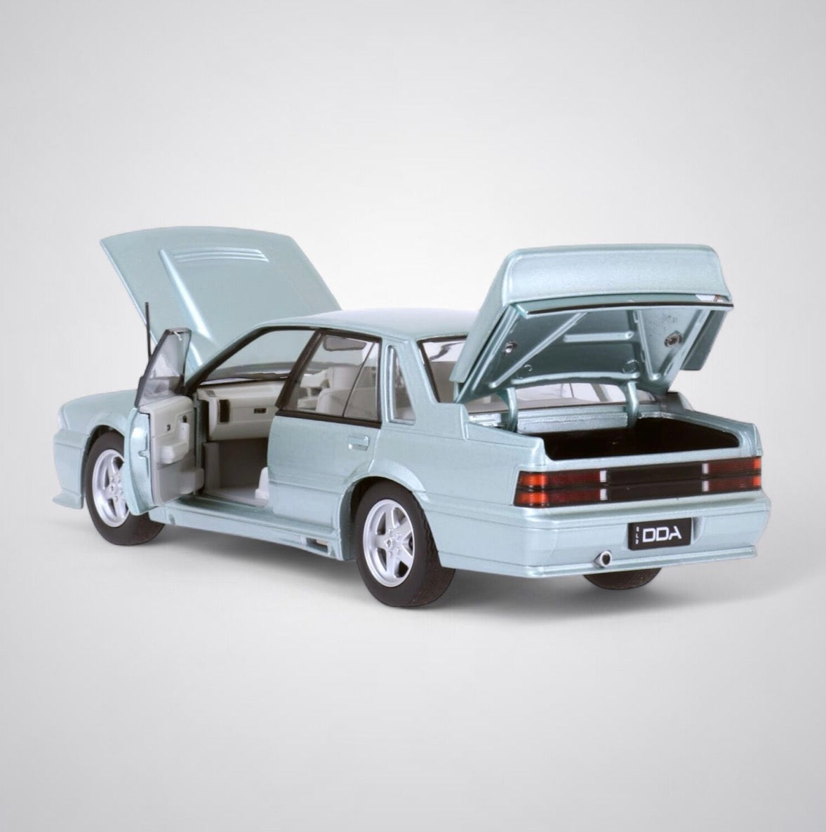 D/C 1:24 VL HOLDEN WALKINSHAW PAN SILVER
