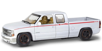 REVELL 1:24 1999 CHEVY SILVERADO PICKUP