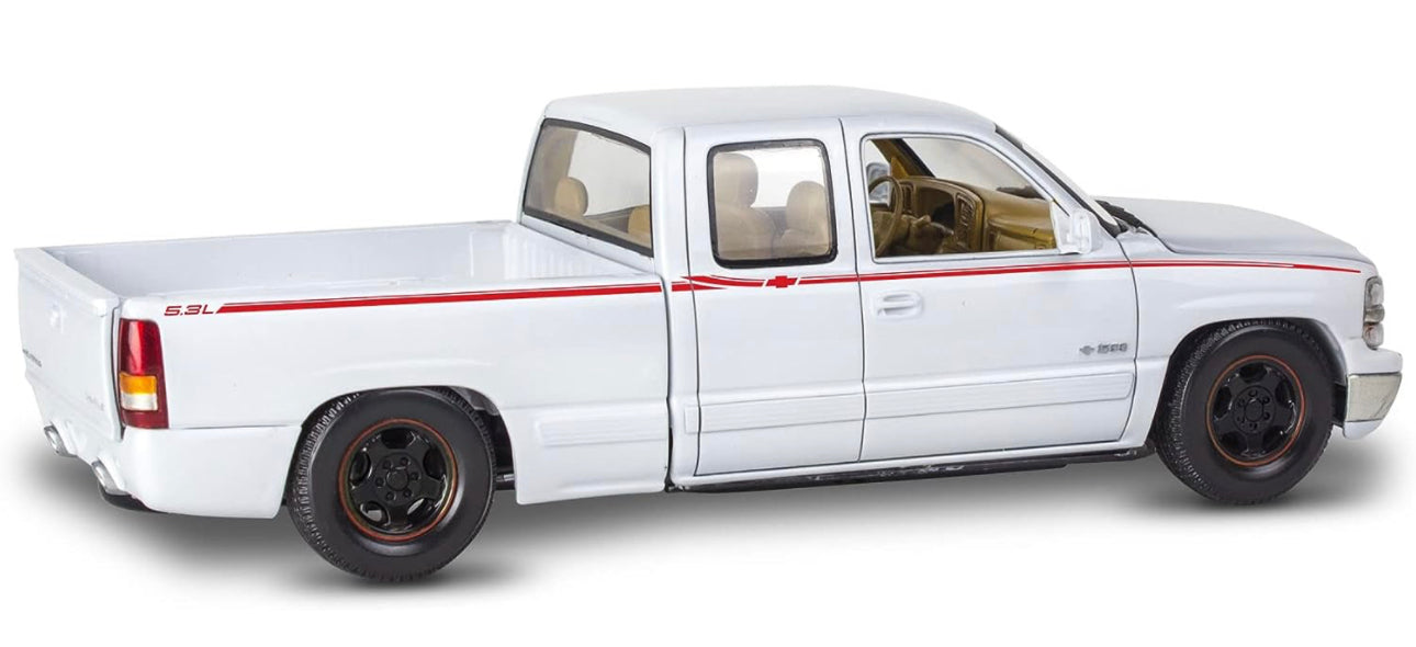 REVELL 1:24 1999 CHEVY SILVERADO PICKUP