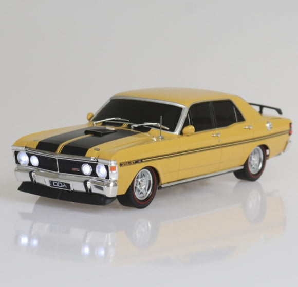 DDA 1:24 XY GTHO YELLOW OCHRE FORD LIGHT