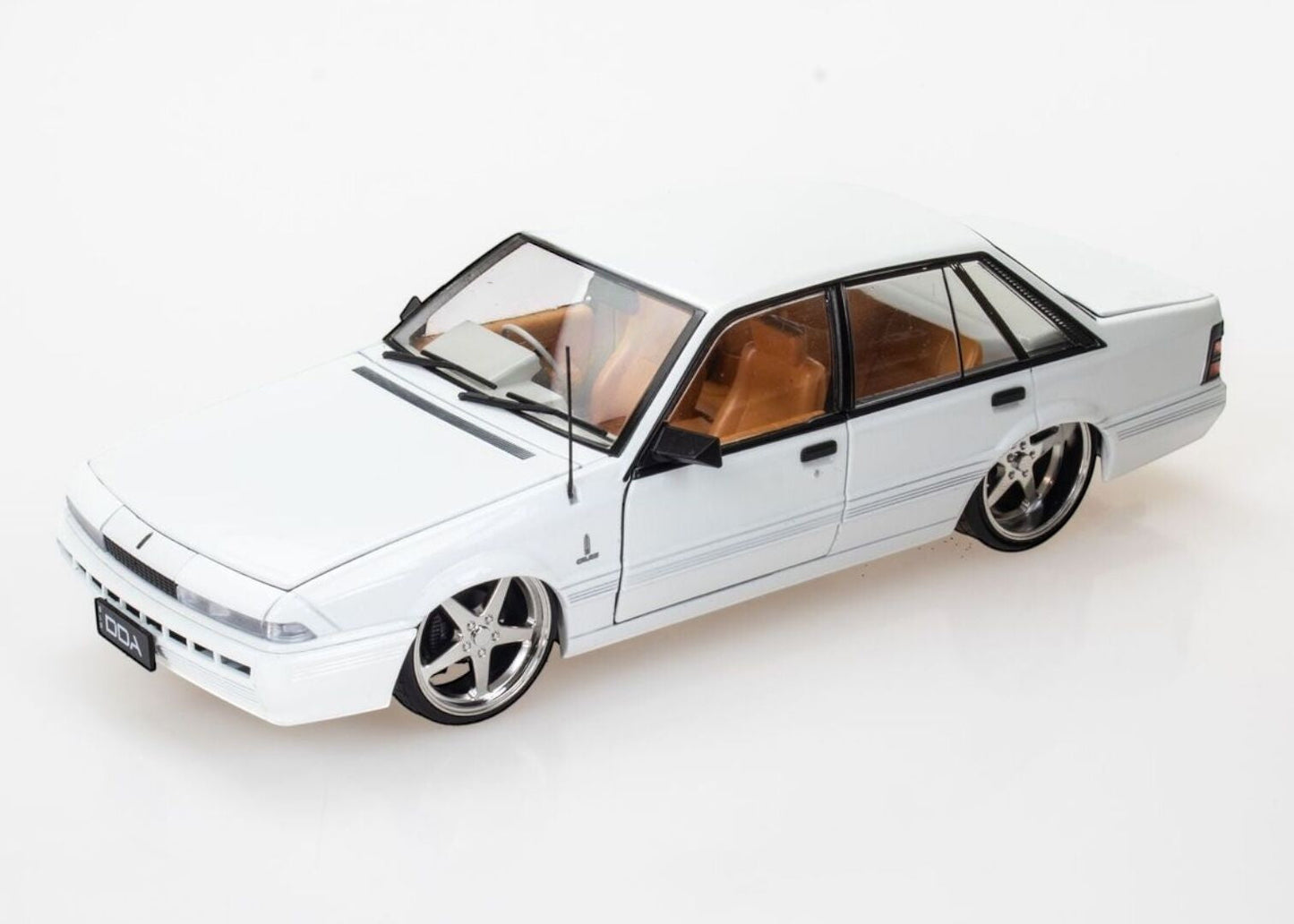D/C 1:24 METALLIC WHITE HOLDEN VL CALAIS