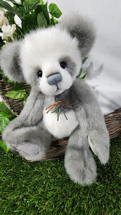 2025 CHARLIE BEARS EXCLUSIVE ANNI BRONTE