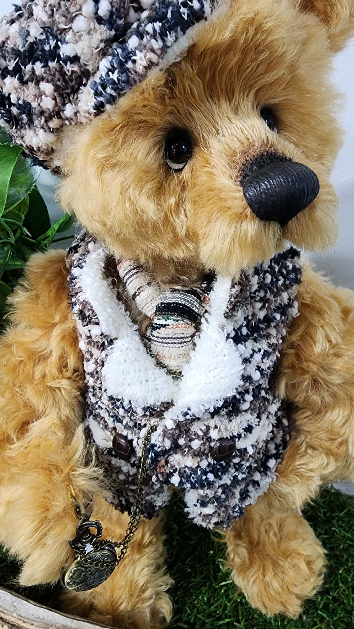 2026 ISABELLE COLLECTION MR HIGGINS