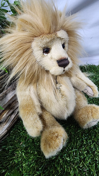 2025 CHARLIE BEARS ANNIVERSARY LINUS
