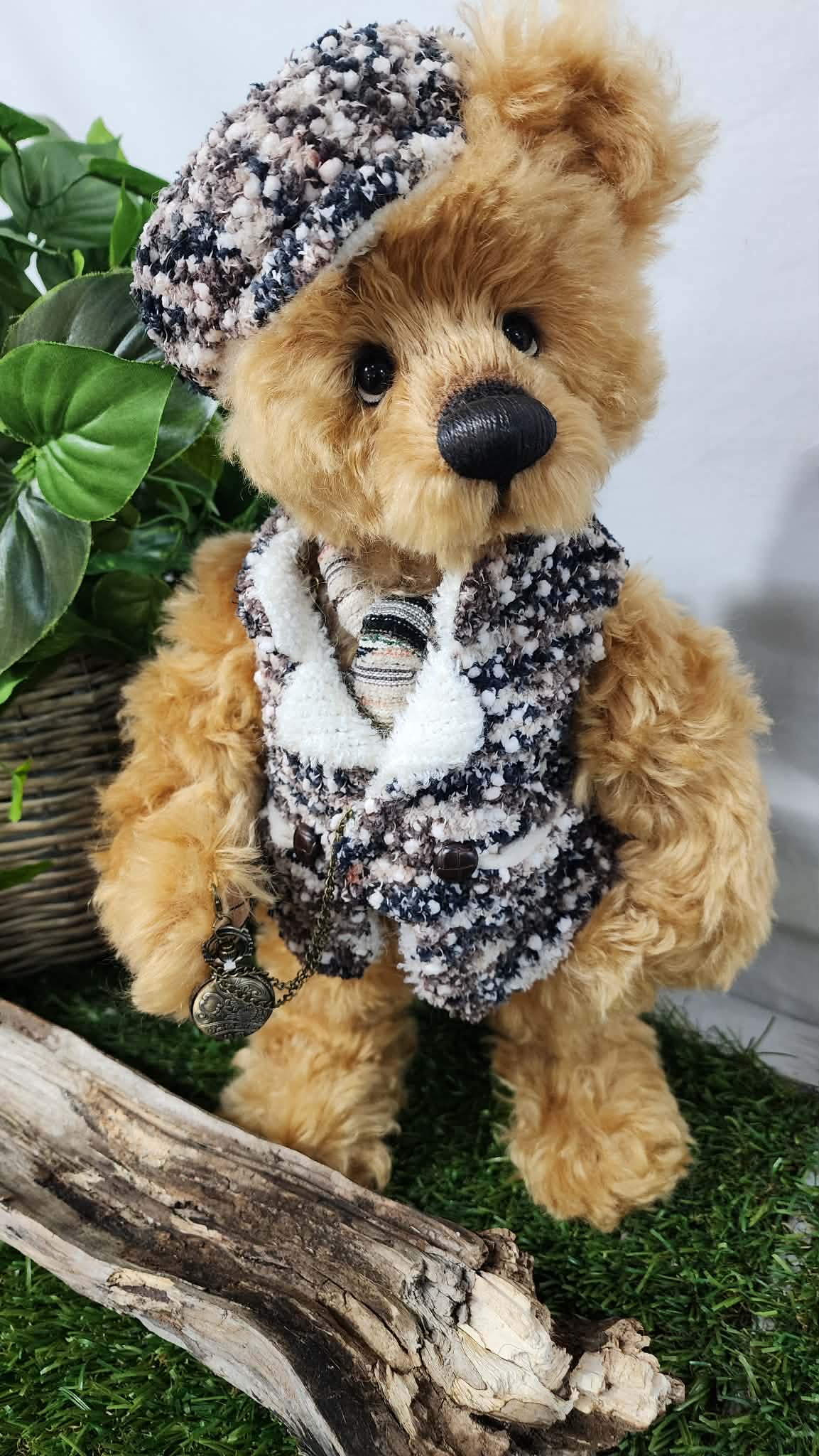 2026 ISABELLE COLLECTION MR HIGGINS